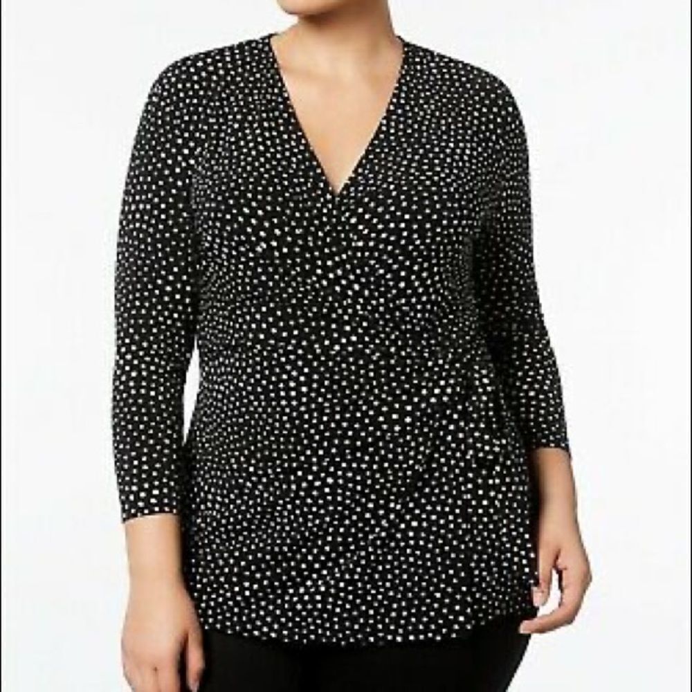 ✨ Anne Klein black and silver top✨